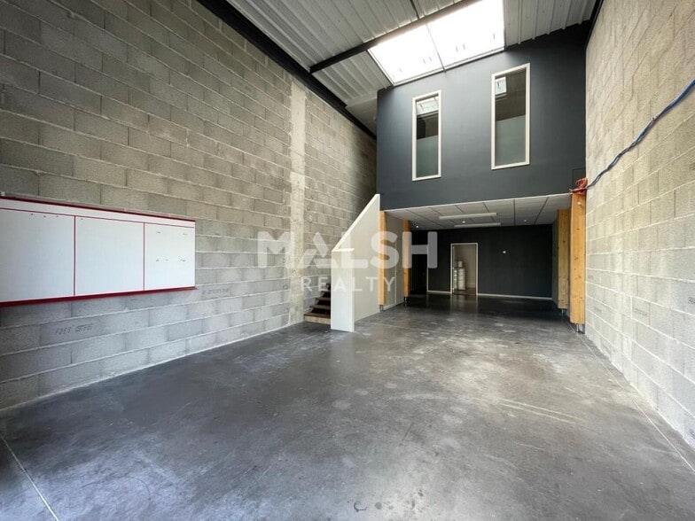 4 Rue Du Carreau, Corbas to rent - Interior Photo - Image 2 of 6