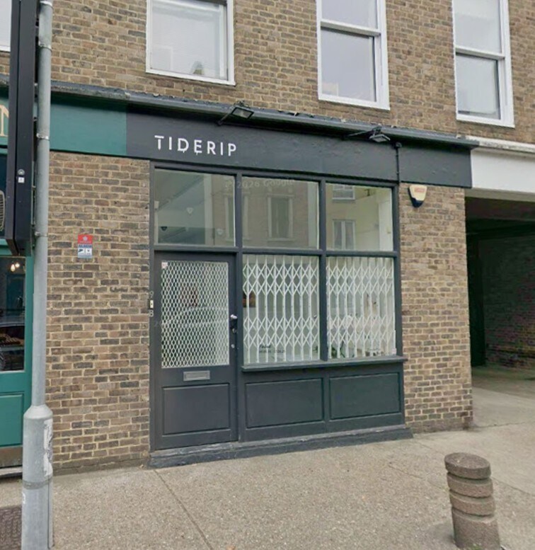7-9 Battersea Sq, London to rent Building Photo- Image 1 of 11