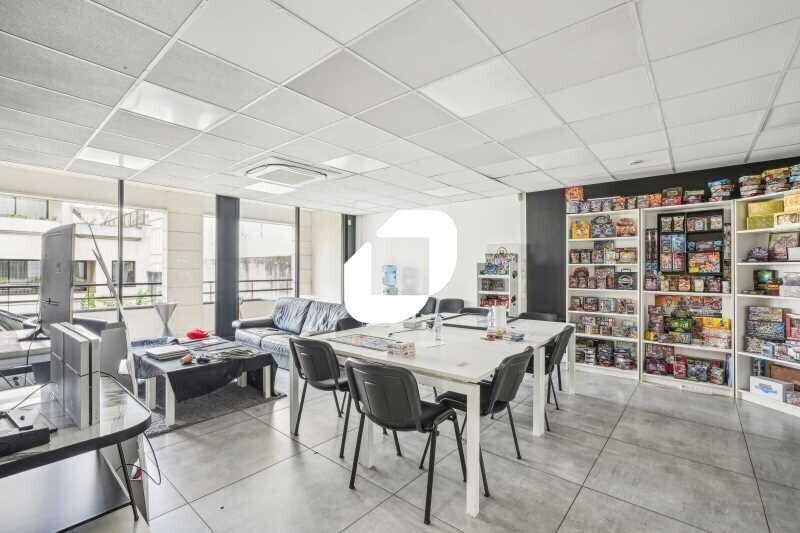 Office in Levallois-Perret to rent - Interior Photo - Image 3 of 12