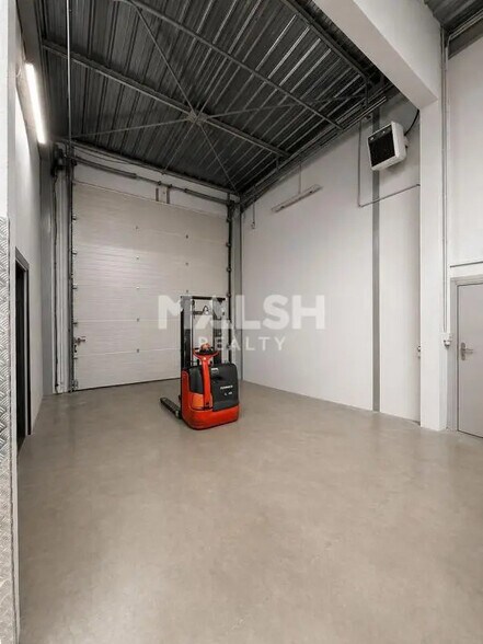 Light Industrial in Décines-Charpieu for sale - Building Photo - Image 2 of 9