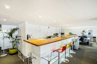 Shad Thames, London to rent Interior Photo- Image 2 of 2