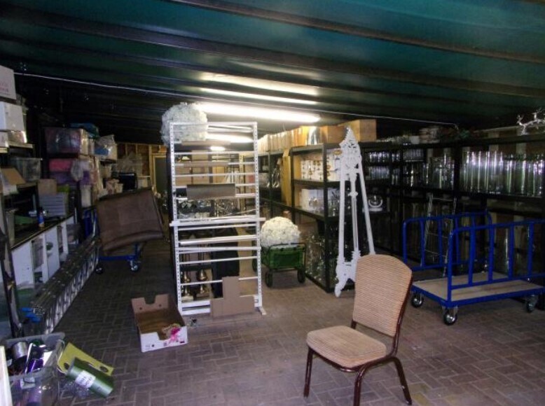 Prince Charles Ave, Grays RM16 3HS UK