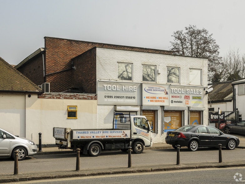 30 Oxford Rd, Uxbridge to rent - Building Photo - Image 2 of 2