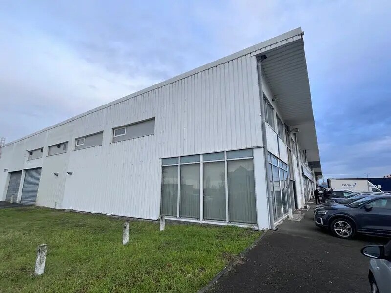 Light Industrial in Bordeaux to rent Building Photo- Image 1 of 8