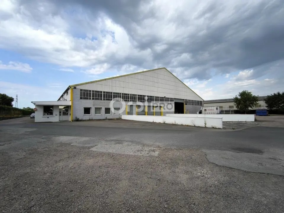 Location Local d'activités 3 060 m² - Photo 1