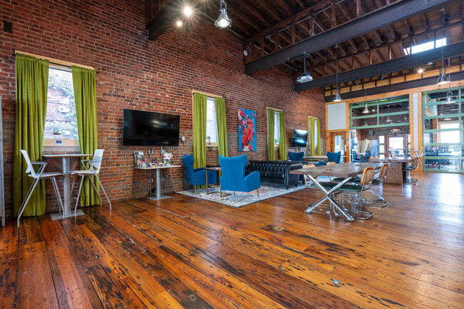 More details for 111 W Lewis St, Greensboro, NC - Coworking for Rent