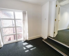 10 Bradley St, Manchester to rent Interior Photo- Image 2 of 6