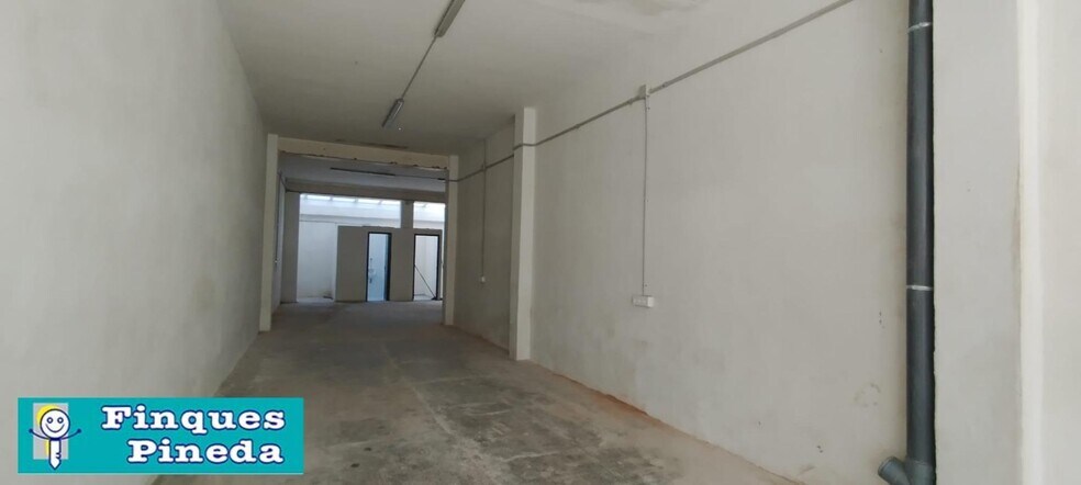 Retail in Pineda de Mar, Barcelona to rent - Interior Photo - Image 3 of 4