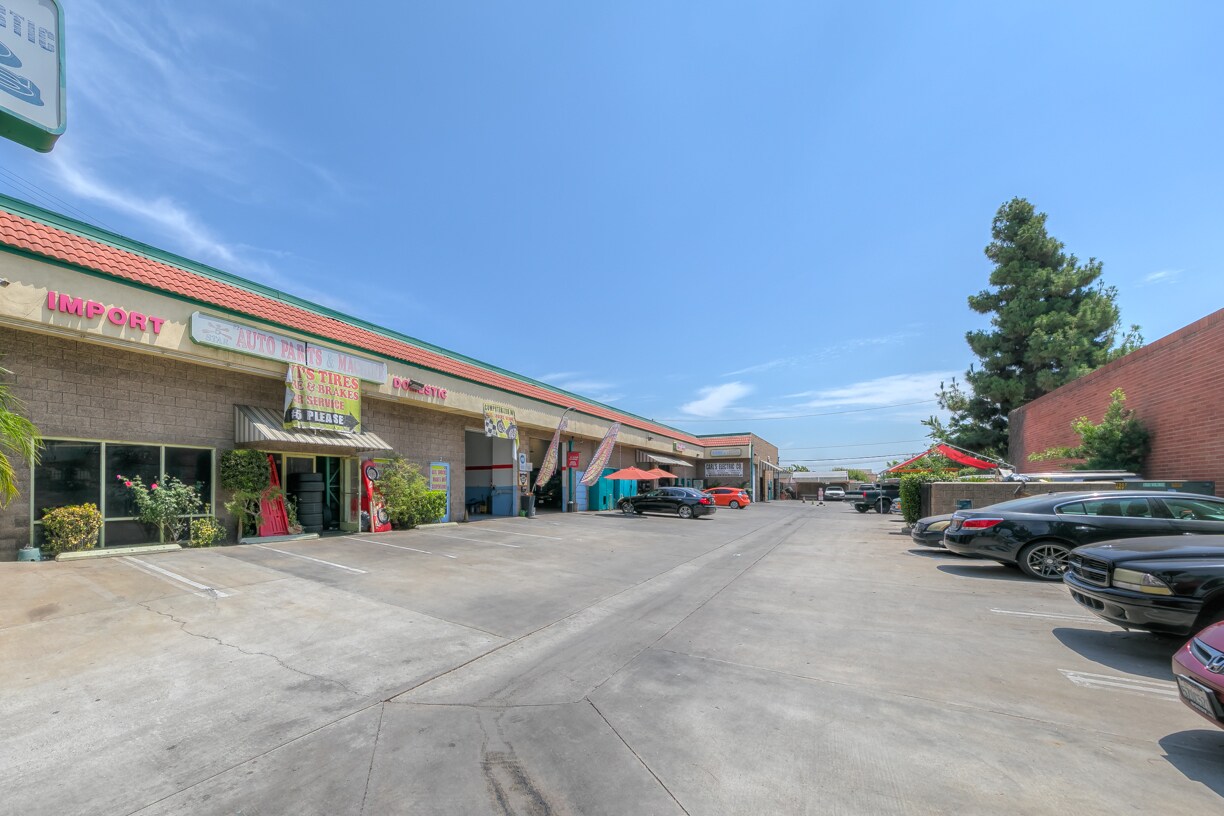 4564 Peck Rd, El Monte 91732 UK