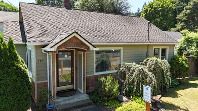 385 NW Dogwood St, Issaquah, WA for rent Building Photo- Image 1 of 6