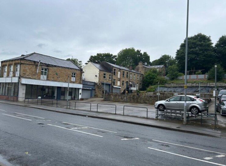 586 Bradford Rd, Batley for sale Primary Photo- Image 1 of 1