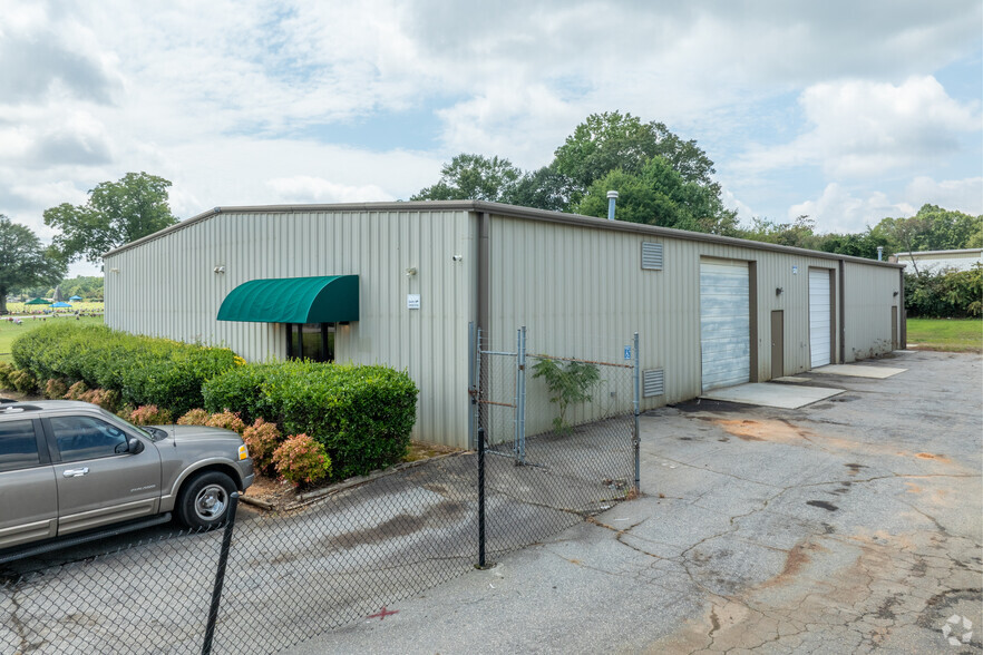 1731 Piedmont Hwy, Piedmont, SC for rent - Building Photo - Image 1 of 21