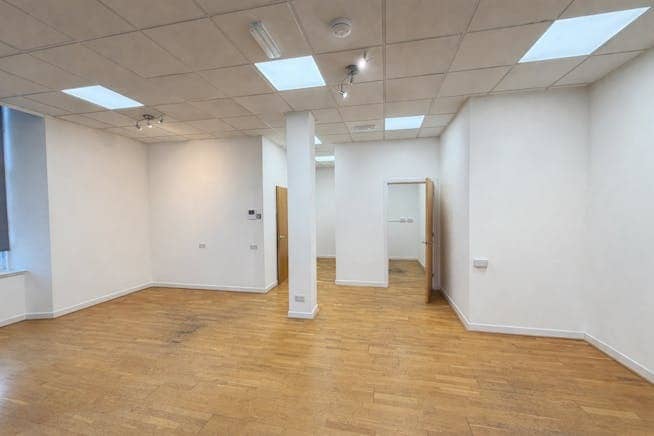2 Comrie St, Crieff to rent Interior Photo- Image 1 of 4