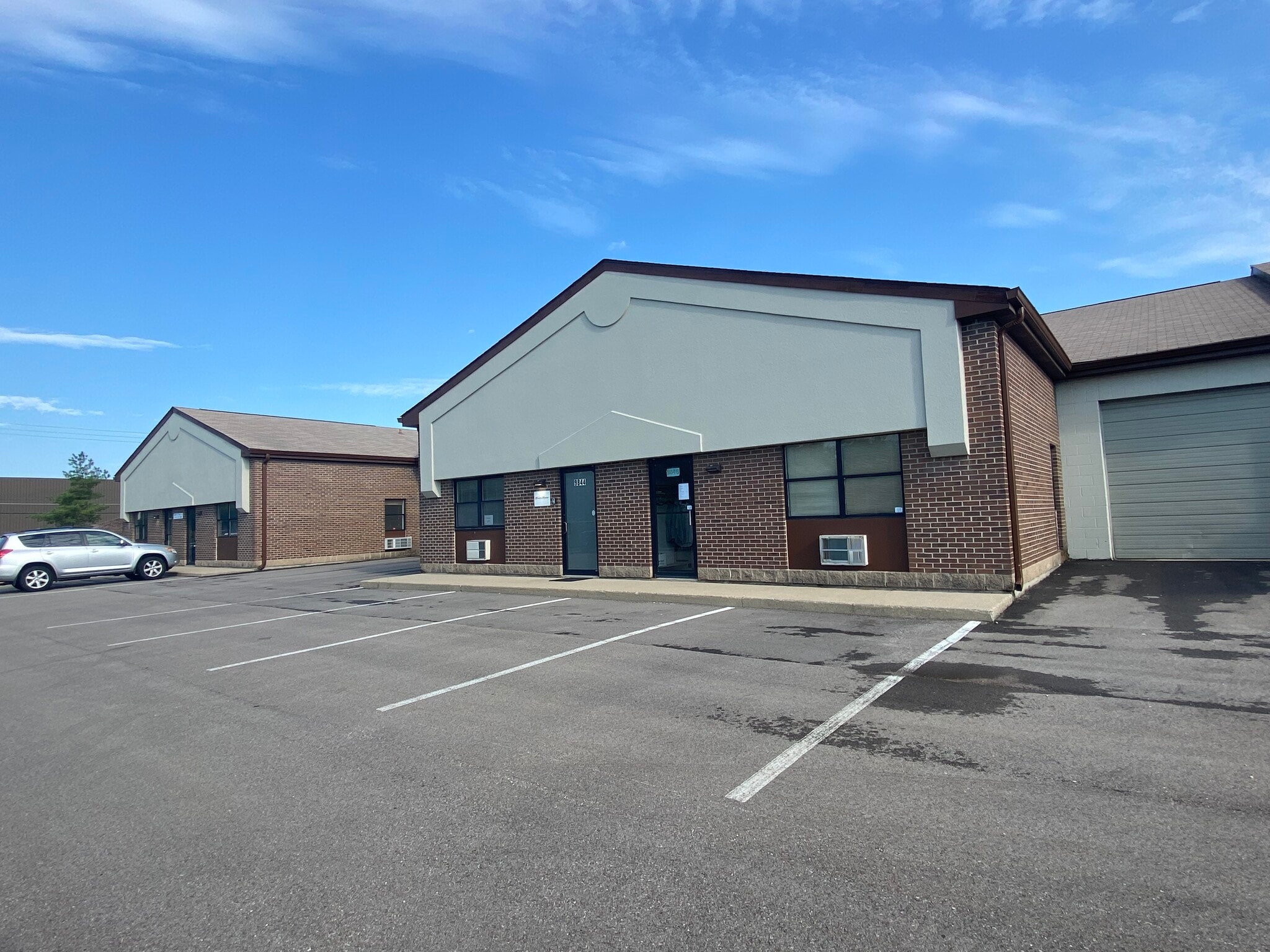 9840-9866 Crescent Park Dr, West Chester, OH to rent Building Photo- Image 1 of 3