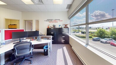 4273-4345 Des Laurentides (A-15) Desste E, Laval, QC to rent Interior Photo- Image 2 of 6