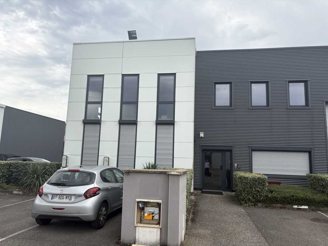Office in Venissieux for sale Building Photo- Image 1 of 10