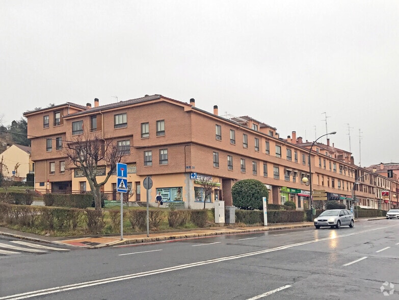 Avenida Vía Roma, 18, Segovia, Segovia to rent - Building Photo - Image 2 of 3