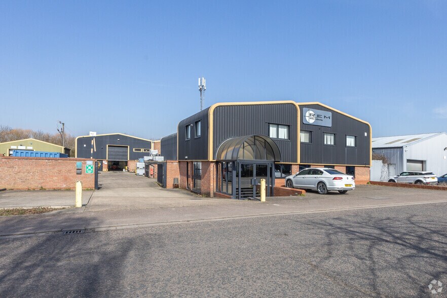 9 Alington Rd, St Neots to rent - Primary Photo - Image 1 of 2