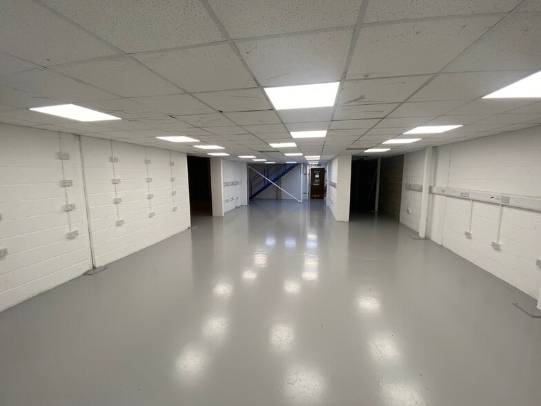 Lysander Way, Salisbury to rent - Building Photo - Image 2 of 5