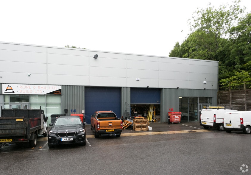 15 Avro Gate, Swindon to rent - Building Photo - Image 3 of 3