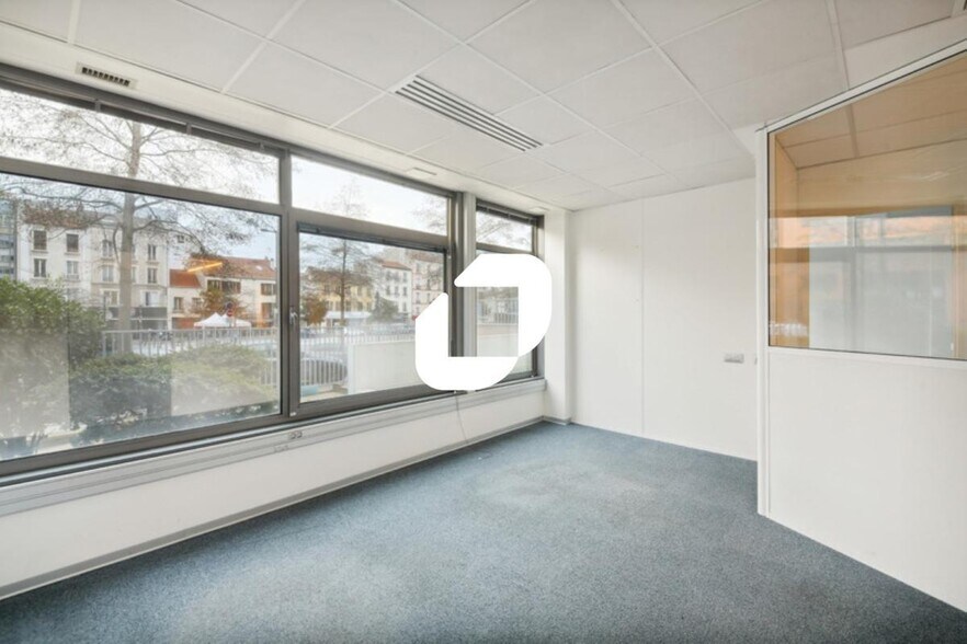 Office in Ivry-sur-Seine to rent - Building Photo - Image 2 of 70