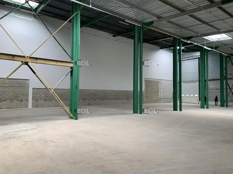 Industrial in Villeneuve-la-Garenne to rent - Building Photo - Image 3 of 20