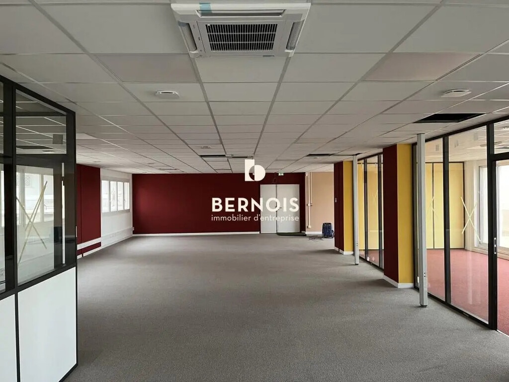 Location Bureaux 200 m² - Photo 1
