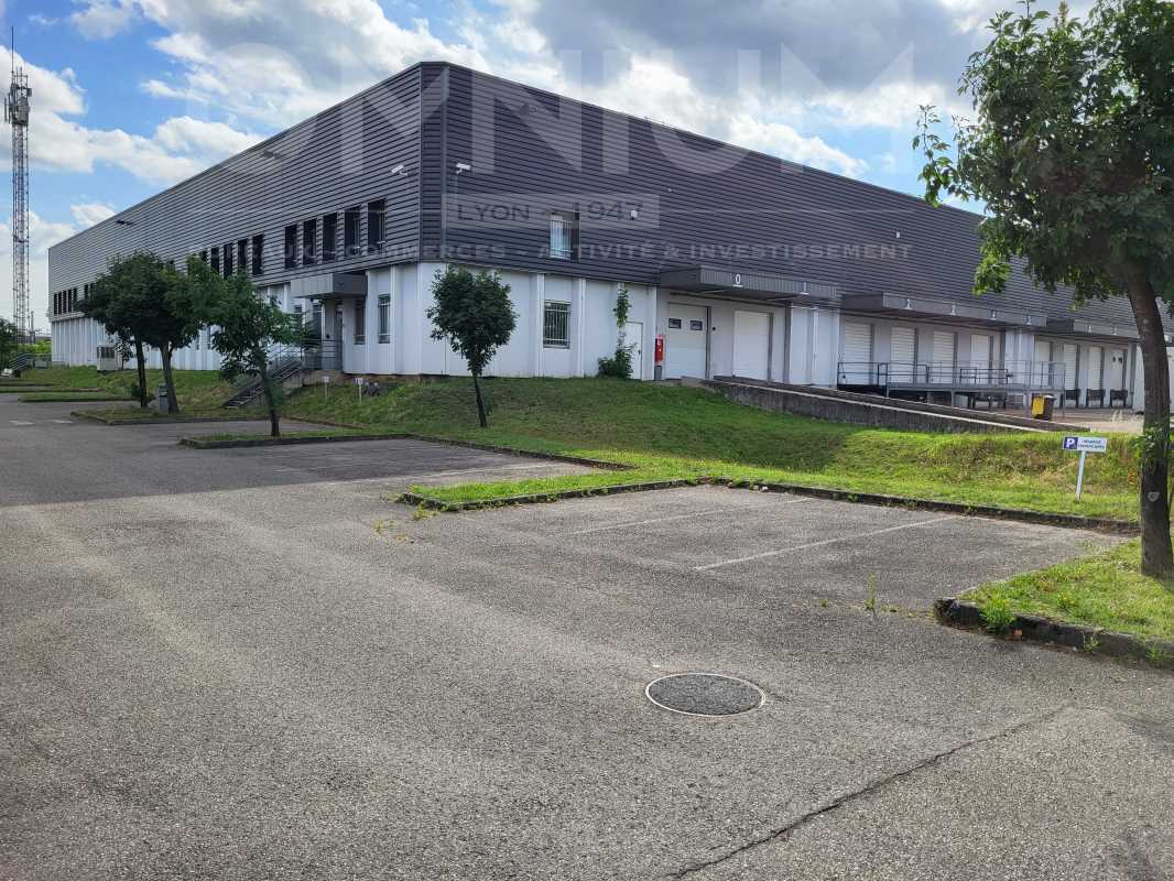 Industrial in Vénissieux to rent Building Photo- Image 1 of 13