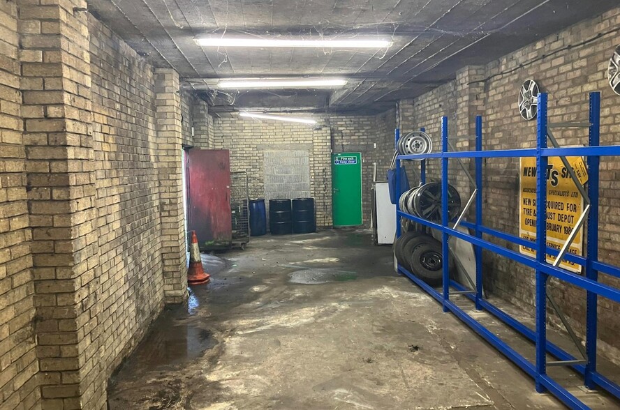 11 Broad St, Ely for sale - Interior Photo - Image 3 of 8