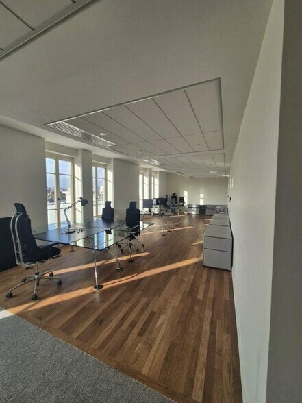 Office in Lyon to rent - Building Photo - Image 3 of 12