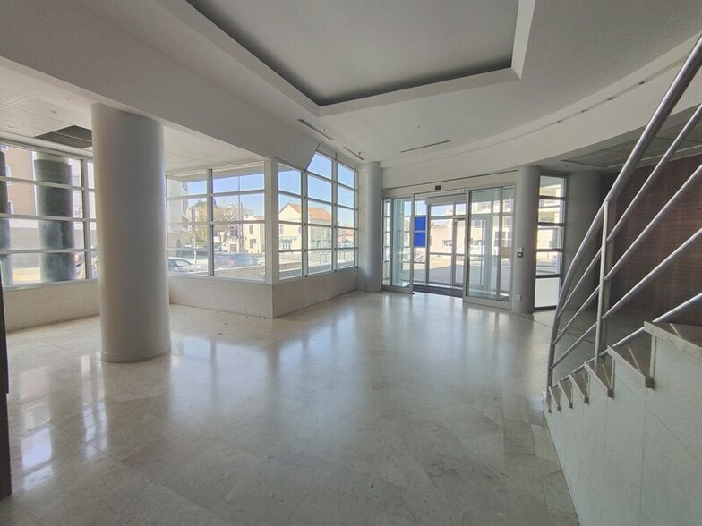 Office in Meaux for sale - Building Photo - Image 2 of 5
