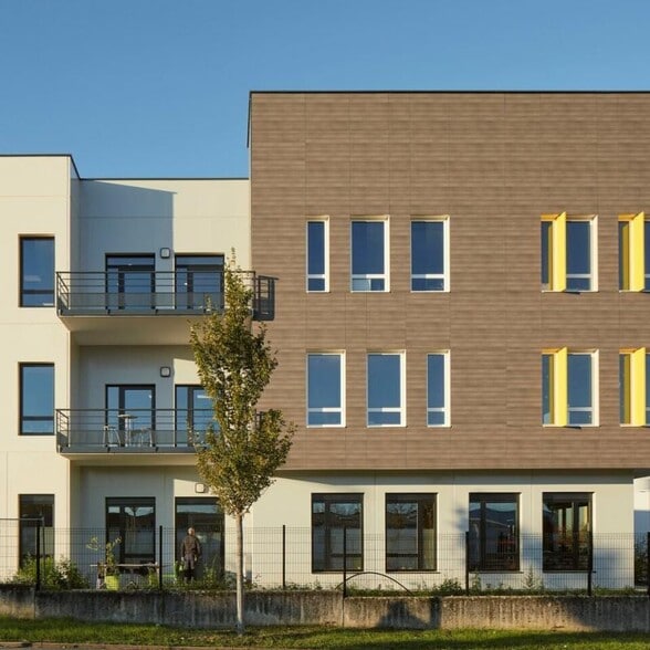 Office in Rillieux-la-Pape to rent - Building Photo - Image 2 of 13