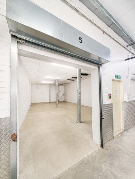 2 Cowgate Rd, Greenford to rent - Building Photo - Image 3 of 10