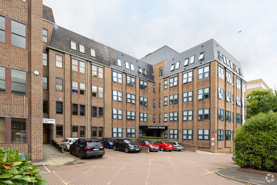 21-27 Perrymount Rd, Haywards Heath to rent - Building Photo - Image 3 of 3