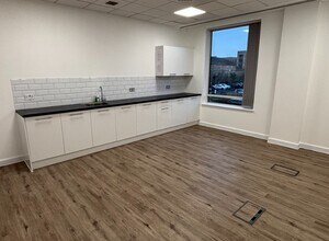 Brants Bridge, Bracknell to rent Interior Photo- Image 1 of 5