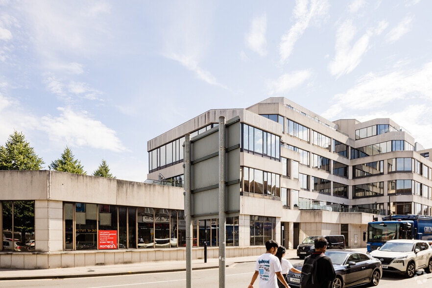 55-77 High St, Slough to rent - Building Photo - Image 2 of 4