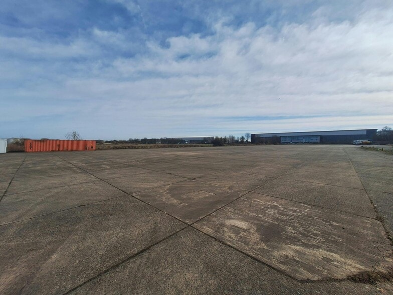 West Rd, Ellesmere Port to rent - Building Photo - Image 2 of 29