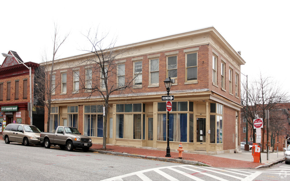 1138-1140 W Hollins St, Baltimore, MD for rent - Building Photo - Image 1 of 30