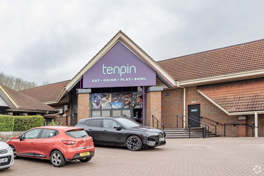 Whitehill Way, Swindon for sale - Primary Photo - Image 1 of 1