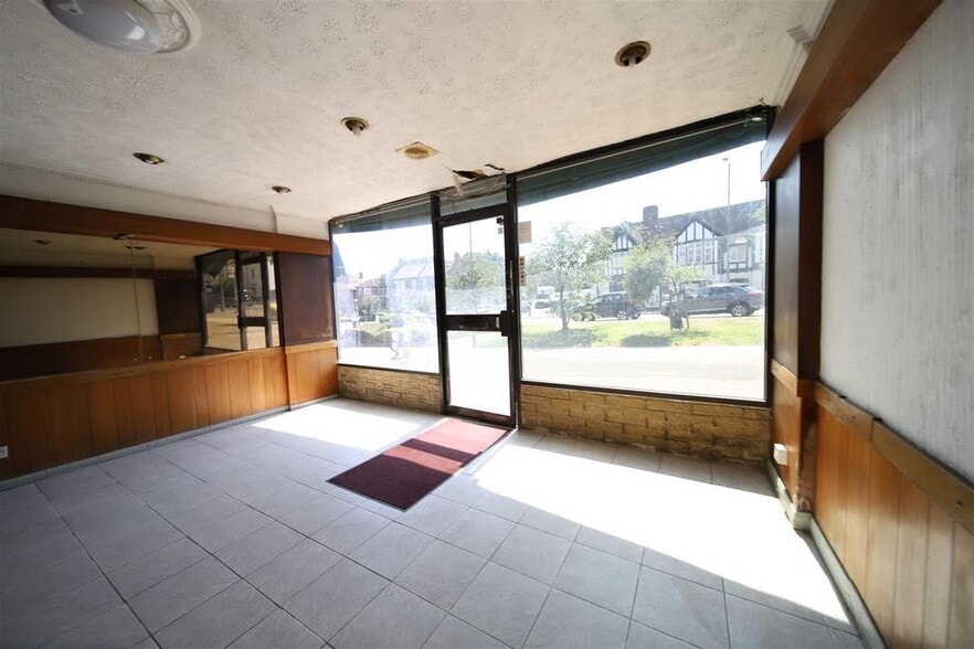 249 Oakleigh Rd N, London to rent - Building Photo - Image 3 of 17