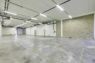 21/23 Rue Du Petit Albi, Cergy to rent Interior Photo- Image 2 of 4