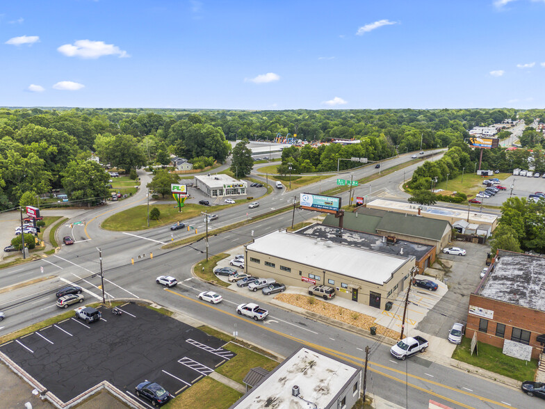 1042 E Lindsay St, Greensboro, NC for sale - Building Photo - Image 3 of 9