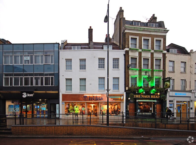 10-11 Upper St, London for sale - Primary Photo - Image 1 of 1