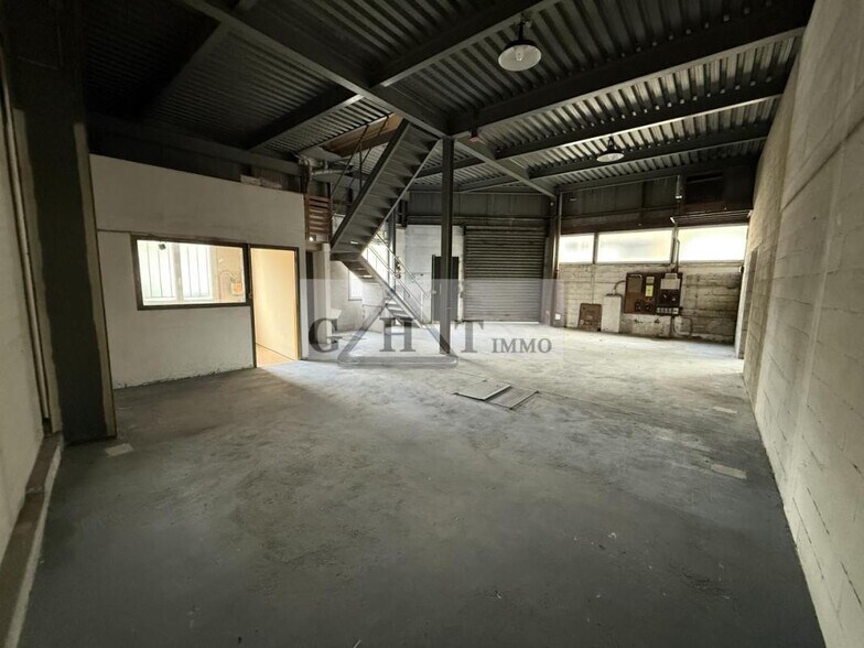 Light Industrial in Montreuil to rent - Interior Photo - Image 2 of 6