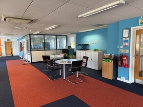 50-52 The Broadway, Crawley to rent Interior Photo- Image 2 of 5