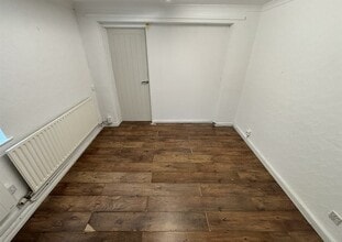 83 Talbot Rd, Pontyclun to rent Interior Photo- Image 2 of 4