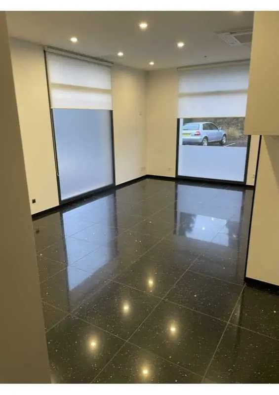 Location Commerce 73 m²