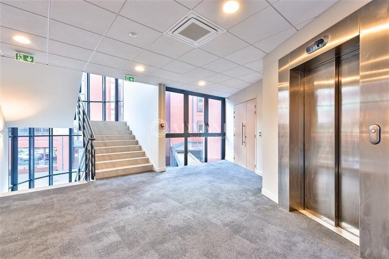 1 Rue James Joule, Guyancourt to rent - Lobby - Image 2 of 4