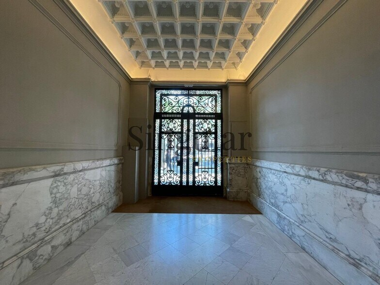 Office in Barcelona, Barcelona to rent - Interior Photo - Image 3 of 3