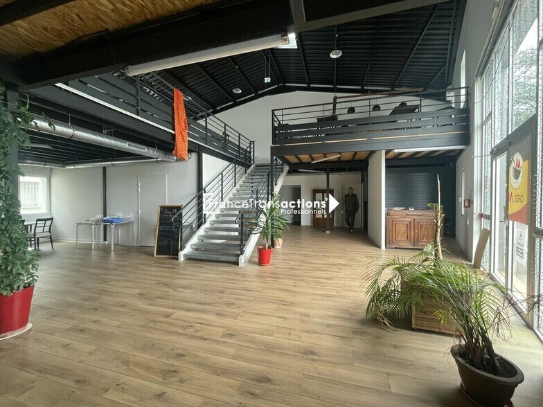 Retail in Toulouse to rent - Interior Photo - Image 2 of 9